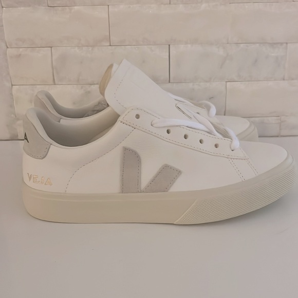 New. VEJA Women's Campo Sneaker
in Extra-White Natural Suede Size 7 - Picture 8 of 10